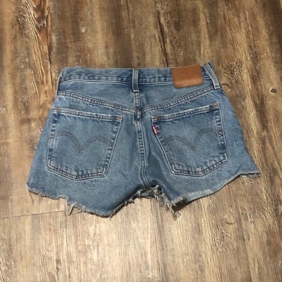 Levi's 501 Shorts Women's 26 Button Fly Frayed Hem High Rise Cut Off Denim - Picture 7 of 8